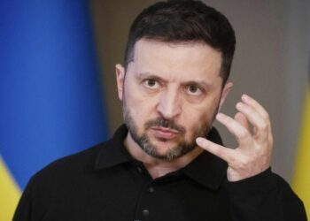 Зеленский украинцам: если вам больше 22 лет, родина вас никуда не отпустит