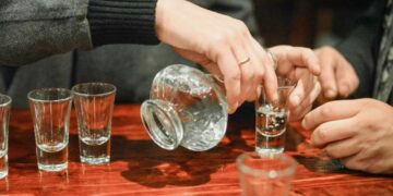 Число жертв суррогатного алкоголя в Ленобласти достигло 19 человек