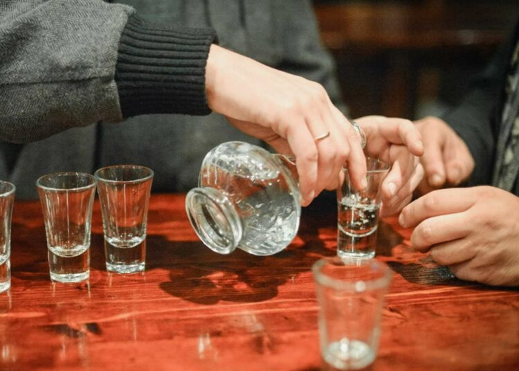 Число жертв суррогатного алкоголя в Ленобласти достигло 19 человек