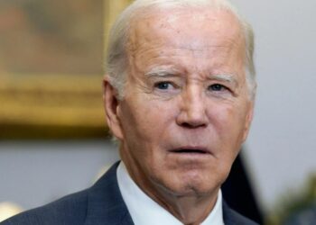 Прооперированный Джо Байден появился на публике с большим шрамом на голове