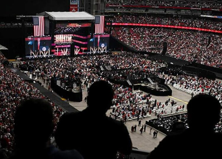 Кто из известных в США людей приехал на церемонию прощания с застреленным республиканцем Кирком