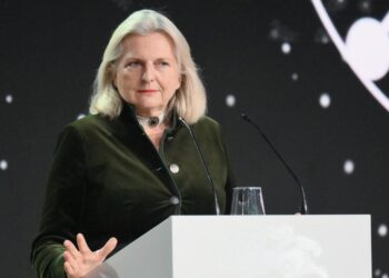 Полюбившую Россию Карин Кнайсль не только притесняли в ЕС, но и призывали убить украинцы