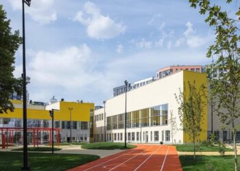 У детей мигрантов возникли большие проблемы с зачислением в российские школы