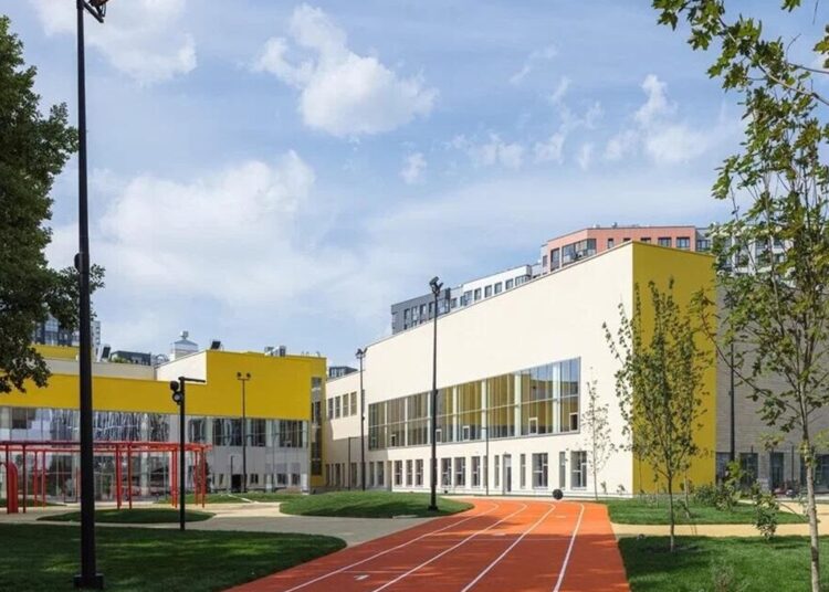 У детей мигрантов возникли большие проблемы с зачислением в российские школы