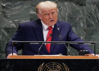 Трамп заменил фото Байдена на снимок устройства автоподписи на Аллее славы в Белом доме