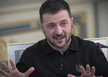 Зеленский даже не планирует выводить войска из Донбасса