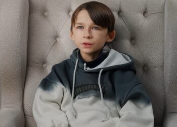 На 20-летнего парня, застрявшего в теле 10-летнего ребенка, неожиданно обрушился хейт