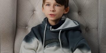 На 20-летнего парня, застрявшего в теле 10-летнего ребенка, неожиданно обрушился хейт