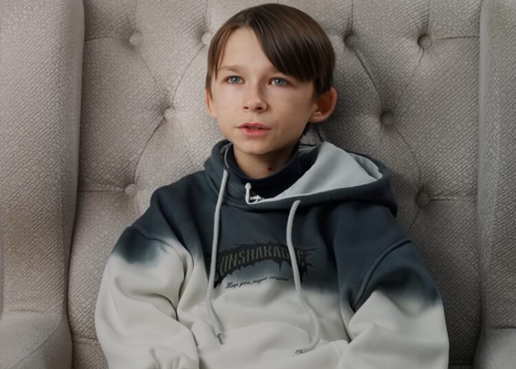 На 20-летнего парня, застрявшего в теле 10-летнего ребенка, неожиданно обрушился хейт