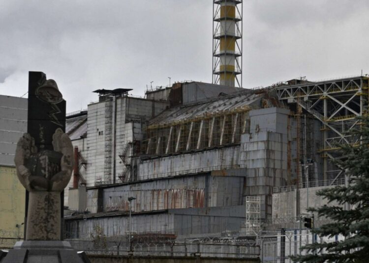 У Чернобыльской АЭС появились собаки синего цвета