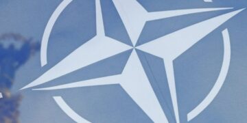 В Европе узнали о планах НАТО изменить правила применения оружия против России