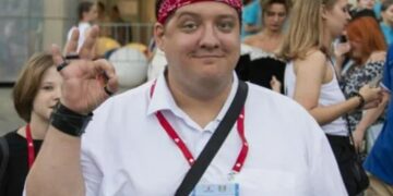 Оказалось, что перед смертью от боровшегося с онкологией Романа Попова отвернулись все друзья