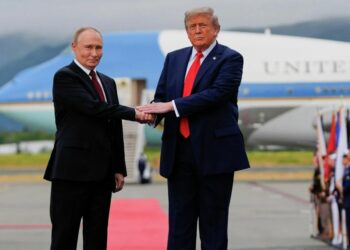 На встрече с Путиным на Аляске Трамп несколько раз повысил голос и не остался на обед