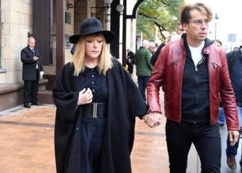 Дети Галкина* и Пугачевой могут остаться без паспортов граждан России