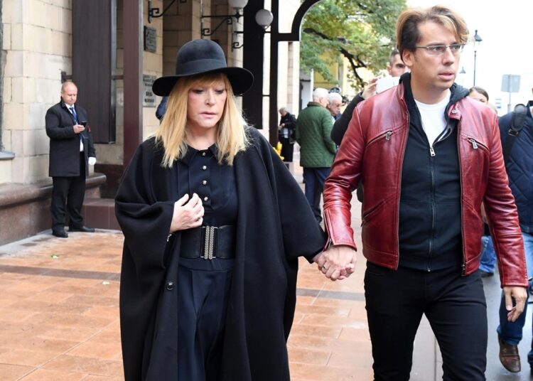 Дети Галкина* и Пугачевой могут остаться без паспортов граждан России