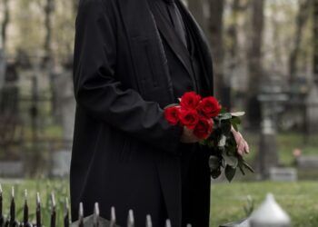 В Москве прощаются с композитором Юрием Николаевым: на траурной церемонии заметили Малышеву и Буйнова