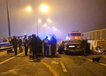 Цена обгона: автомобиль разорвало при ударе о бетон на Крымском мосту