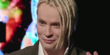 «Казак на сцене»: SHAMAN объяснил свою вызывающую позу с широко расставленными ногами