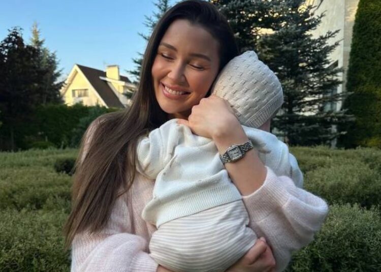 Между двумя домами: как сложилась жизнь дочери Анастасии Заворотнюк после смерти матери