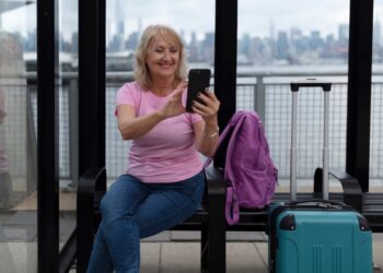 Чемодан из детства: почему 30% россиян не могут отказаться от советских привычек в путешествиях