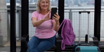 Чемодан из детства: почему 30% россиян не могут отказаться от советских привычек в путешествиях