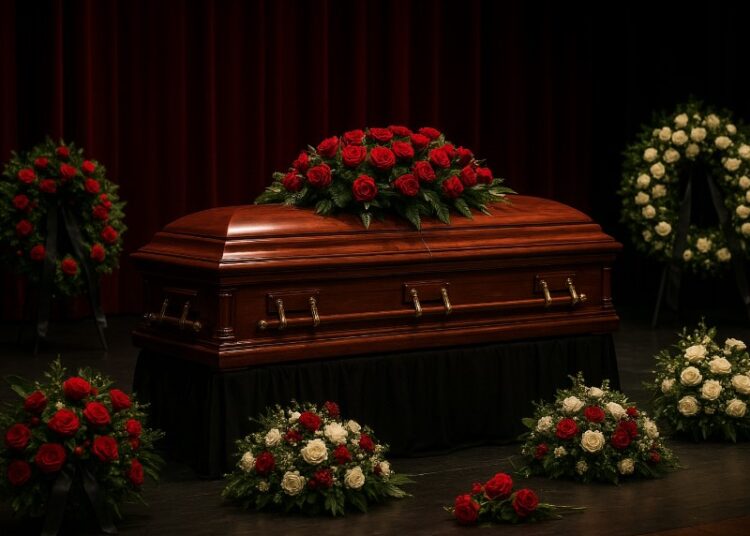 Занавес закрылся под аплодисменты: как в Театре им. Вахтангова простились с Владимиром Симоновым