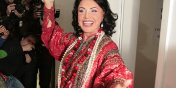 «Выглядит старше меня»: почему 75-летняя Бабкина не стесняется критиковать молодого мужа