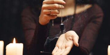 «Не навлекайте беду!»: финалистка «Битвы экстрасенсов» назвала главные запреты в ретроградный Меркурий