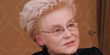 «Вы с ума сошли!»: Малышева жестко застыдила онкобольных участников популярного шоу