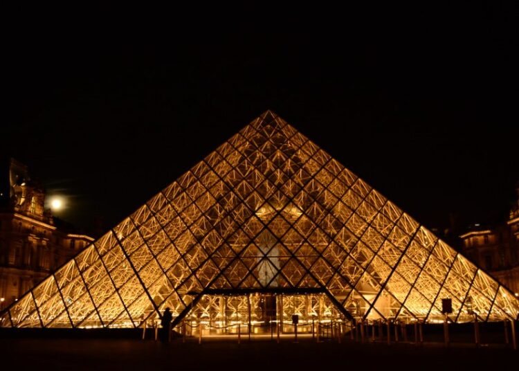 Французские сокровища на €88 млн из Лувра оказались под защитой простого пароля из шести букв