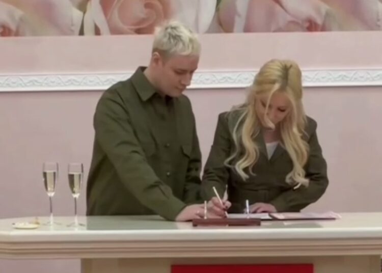 Shaman и Мизулина узаконили отношения в ДНР