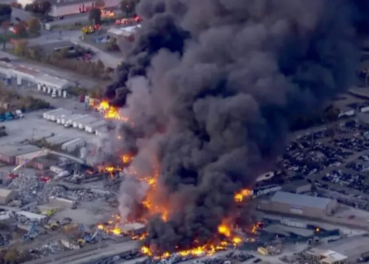 В США рухнул грузовой самолет. Ужасающее видео