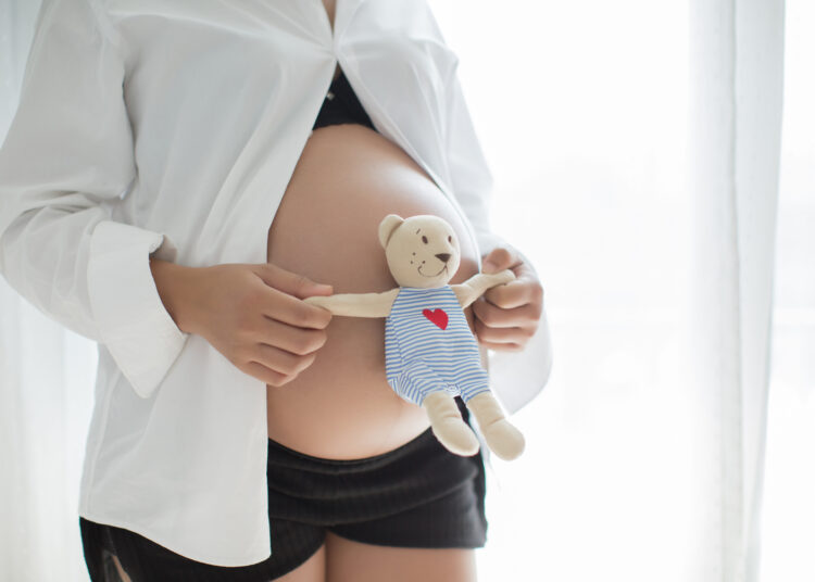 Депутат призвал россиянок не избавляться от детей насильников