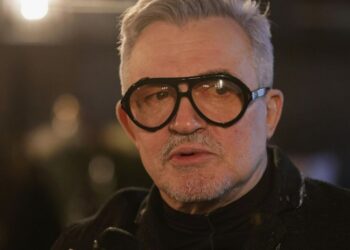 Ширинку забыл застегнуть: Диброва поймали на улице в неприличном виде