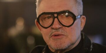 Ширинку забыл застегнуть: Диброва поймали на улице в неприличном виде