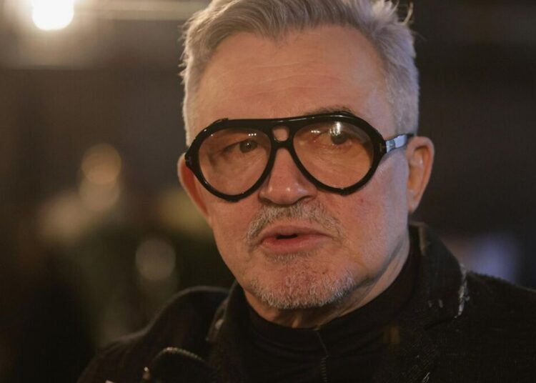 Ширинку забыл застегнуть: Диброва поймали на улице в неприличном виде