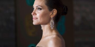 Стало известно, в какую сумму Киеву обошлось показное общение Анджелины Джоли с украинскими детьми