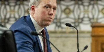 Дональд Трамп срочно направил в Киев министра армии США Дэниела Дрисколла