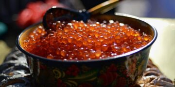 Красная икра подешевела: в какую сумму обойдется популярный продукт на новогодний стол