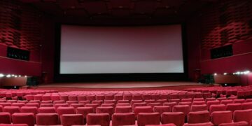 Подросток поджег кинозал в московском торговом центре. Видео от очевидца