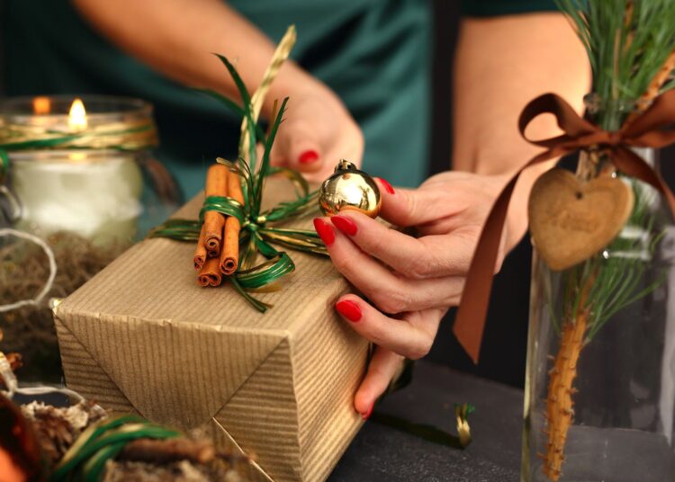 Стало известно, какие презенты на праздники россияне хотят меньше всего