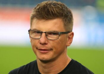 Финансовая «передышка»: суд разрешил Аршавину платить меньше дочери от второй жены