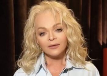 Зарплата под вопросом: скандал с квартирой Долиной может ударить по ее сотрудникам