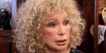 Внук Васильевой перевел лжесиловикам все семейные сбережения