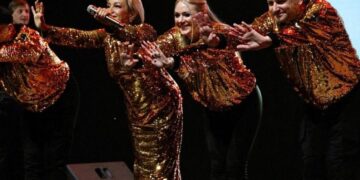 «Энергосберегающие» уволены: Буланова нашла замену танцорам после скандала