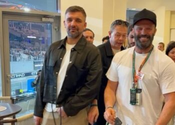 «Прости, чувак, вечеринка у Холланда»: российские фанаты атаковали страницу Стэйтема после фотографии с Бастой