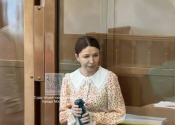 «Скучает и пишет каждый день»: отец Блиновской рассказал о ее состоянии в колонии