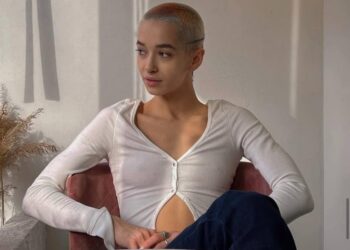 Роды в бассейне обернулись трагедией: сын блогера Аиши умер спустя час после рождения