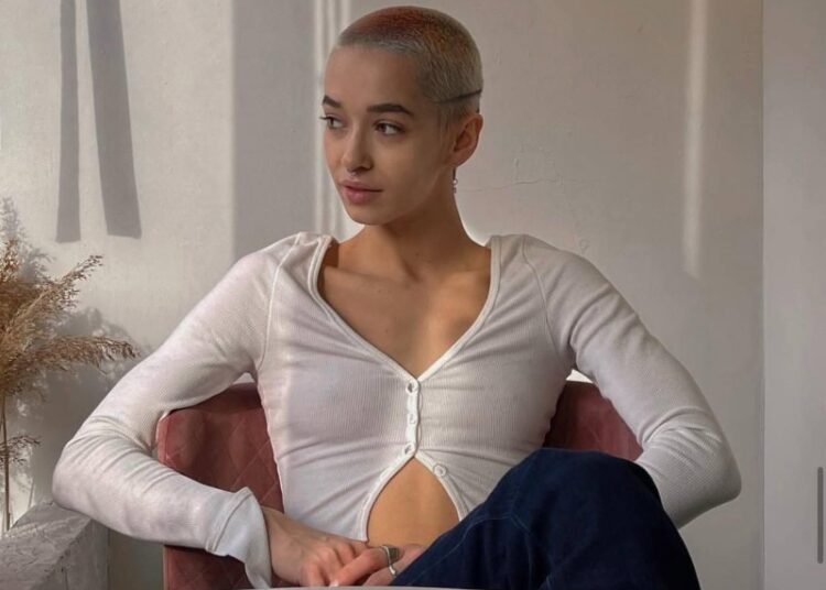 Роды в бассейне обернулись трагедией: сын блогера Аиши умер спустя час после рождения