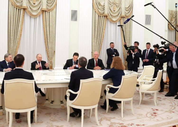 Не только «привет» Трампу: Ушаков рассказал, как прошла встреча Путина и Уиткоффа в Кремле